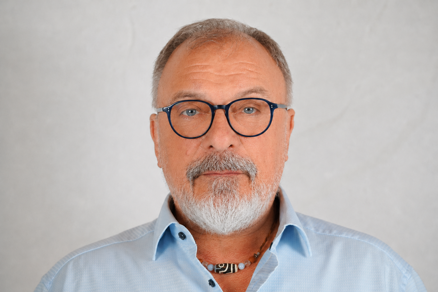Rolf Helmreich im persönlichen Beratungsgespräch